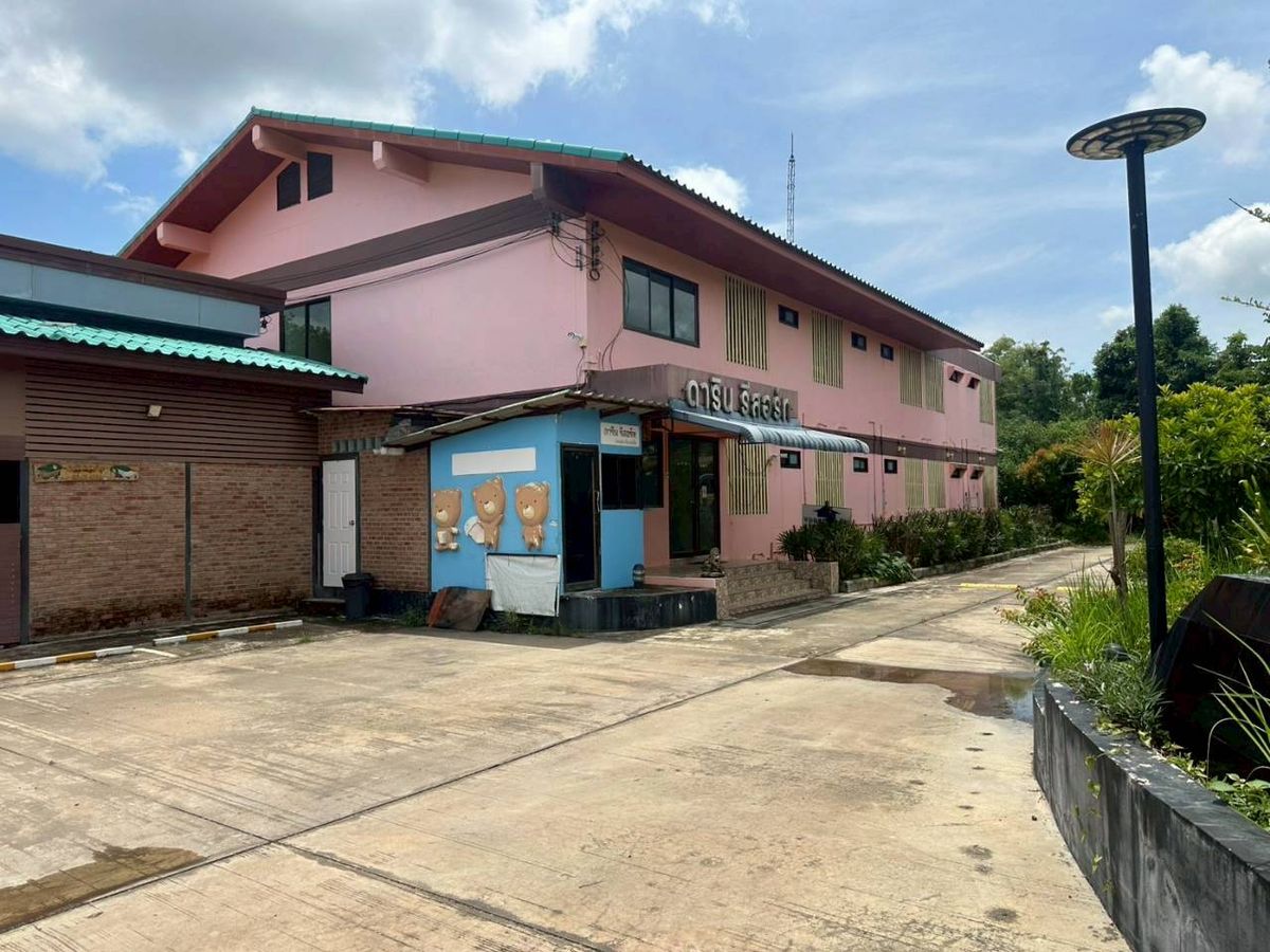 For SaleHotel&Apartment BusinessPrachin Buri : Sell ​​Big Mount Bistro and Restro, BIG Mount Bistro and Restaurant, a restaurant with Prachin Buri Room.