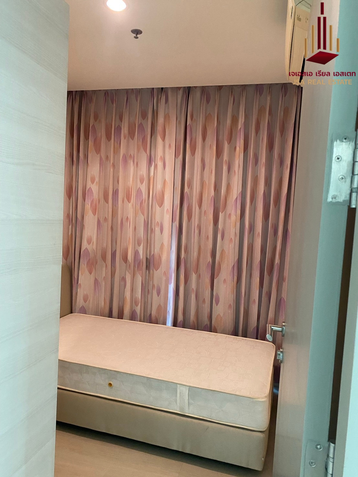 For RentCondoPinklao, Charansanitwong : ✨ For Rent: Life Ratchadapisek Condo ✨ 💰 ONLY 19,500 THB/Month