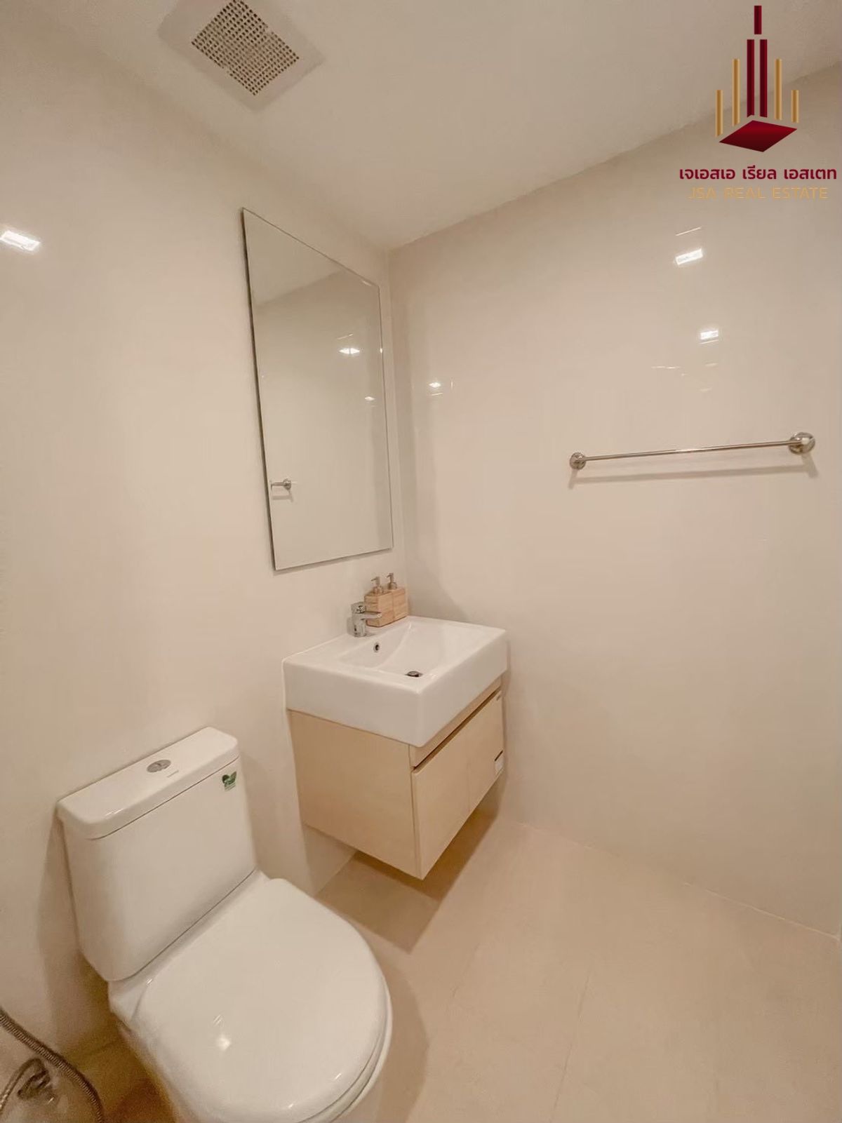 For RentCondoRatchadapisek, Huaikwang, Suttisan : ✨ For Rent: Metro Luxe Ratchada Condo ✨ 💰 ONLY 18,5000 THB/Month