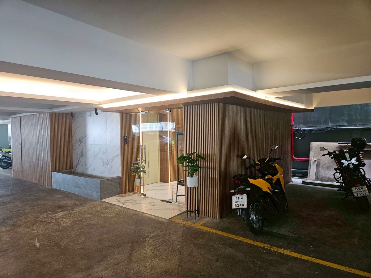 For RentCondoSathorn, Narathiwat : ✨ This room answers the Mini House Apartment. The room has a complete furniture in one place. The price is worth 💯