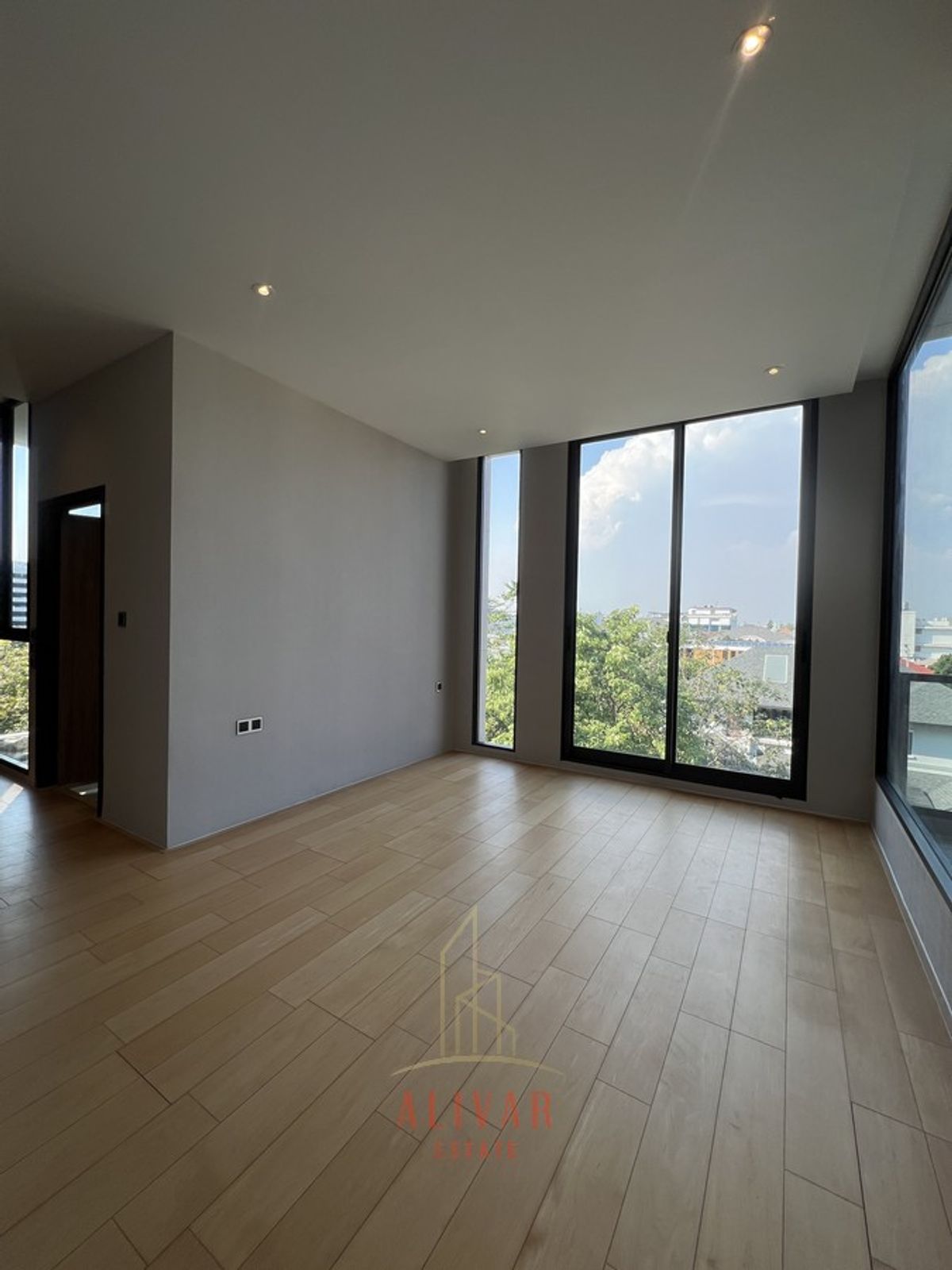 For SaleHome OfficePattanakan, Srinakarin : RH021225 Sell Luxury Home Office at Srinakarin (Size 531 SQ.M.)