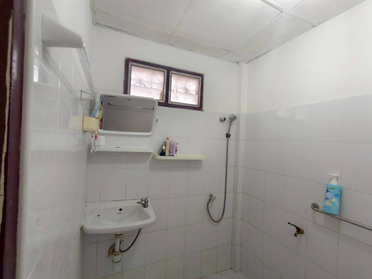 ขายบ้านมีนบุรี-ร่มเกล้า : ขายบ้านเดี่ยว 1 ชั้น พร้อมอยู่ หมู่บ้านเคหะธานี 4 (ซอยมิสทีน) สะพานสูง กรุงเทพฯ