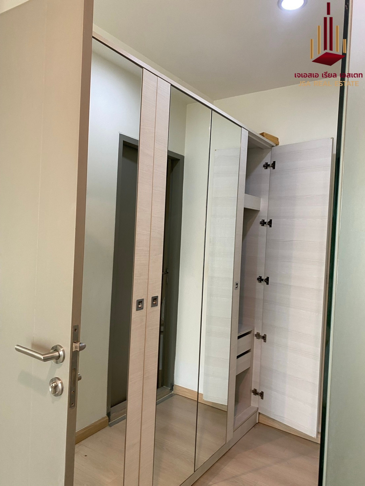 For RentCondoPinklao, Charansanitwong : ✨ For Rent: Life Ratchadapisek Condo ✨ 💰 ONLY 19,500 THB/Month