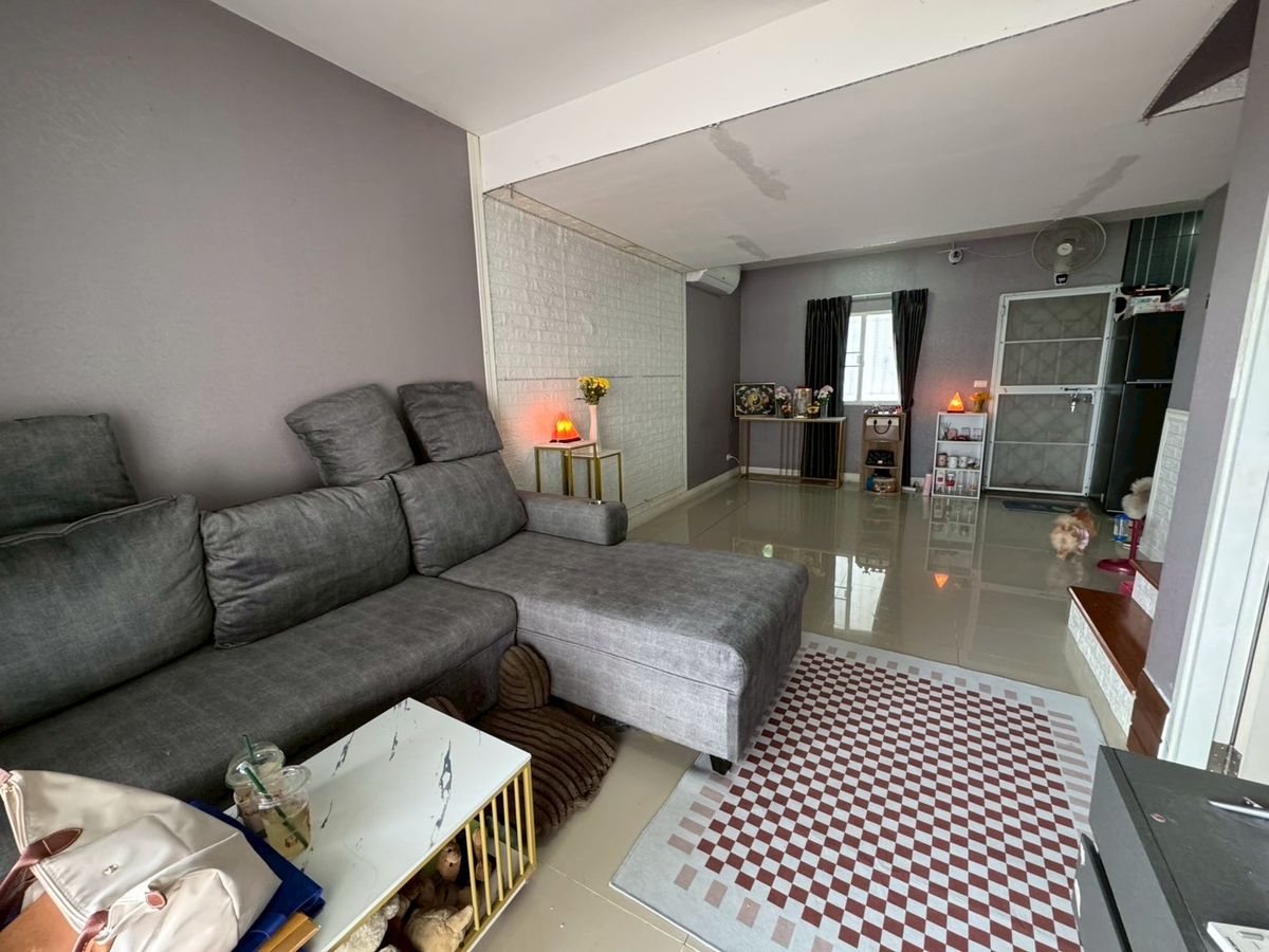 For SaleTownhomePathum Thani,Rangsit, Thammasat : Townhome for sale in Lalil Town Lio. & Amp; Lan CO CRIC Lam Luk Ka Khlong 4 - 5