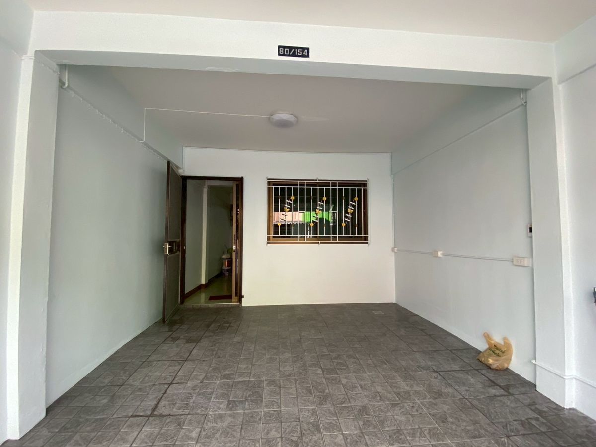 ขายทาวน์โฮมรามคำแหง หัวหมาก : ขายทาวน์เฮ้าส์ 2 ชั้น หมู่บ้านรามทาวเฮ้าส์ ซอยรามคำแหง 24 แยก 8 ถ.รามคำแหง เขตบางกะปิ กรุงเทพมหานคร