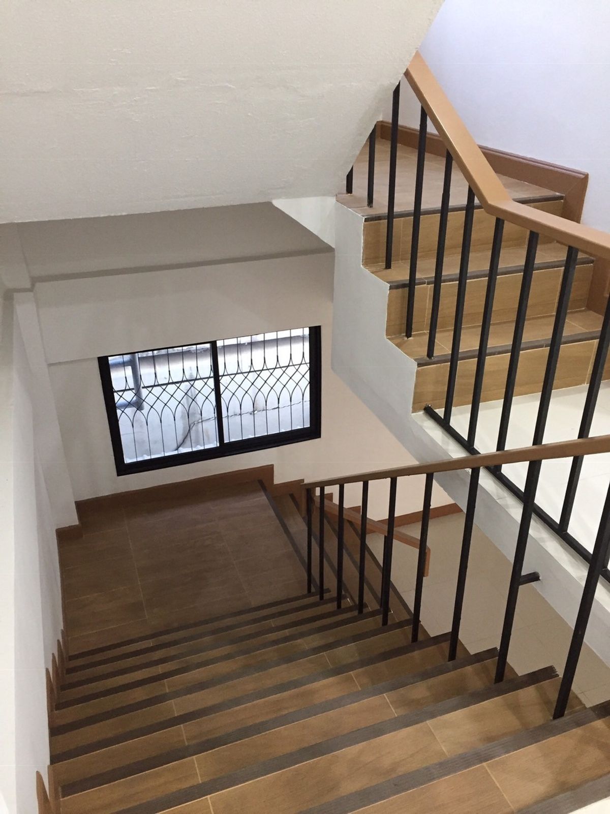 ให้เช่าอาคารพาณิชย์พัฒนาการ ศรีนครินทร์ : ตึกแถวให้เช่า 📍 ปากซอยอ่อนนุช 47 📍 ติดถนนอ่อนนุช 4 ชั้น เดินทางสะดวก ใกล้สี่แยกศรีนุช