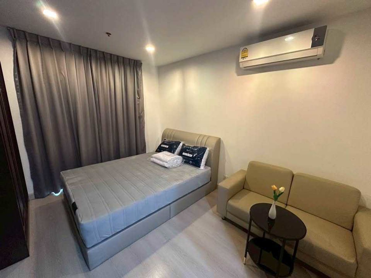 For RentCondoOnnut, Udomsuk : 🏢 Ideo Mobi Sukhumvit 💦 Cool pool view, super cozy vibes! 🛋️ Fully furnished + all appliances included 🌍 Expat-friendly, just bring your bags & move right in 🔑✨