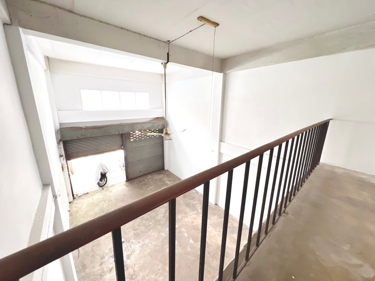 For SaleShop HouseRathburana, Suksawat : 4.5 -storey commercial building for sale, Soi Suksawat 6, Chom Thong District, Bangkok, near Na Nimit Temple