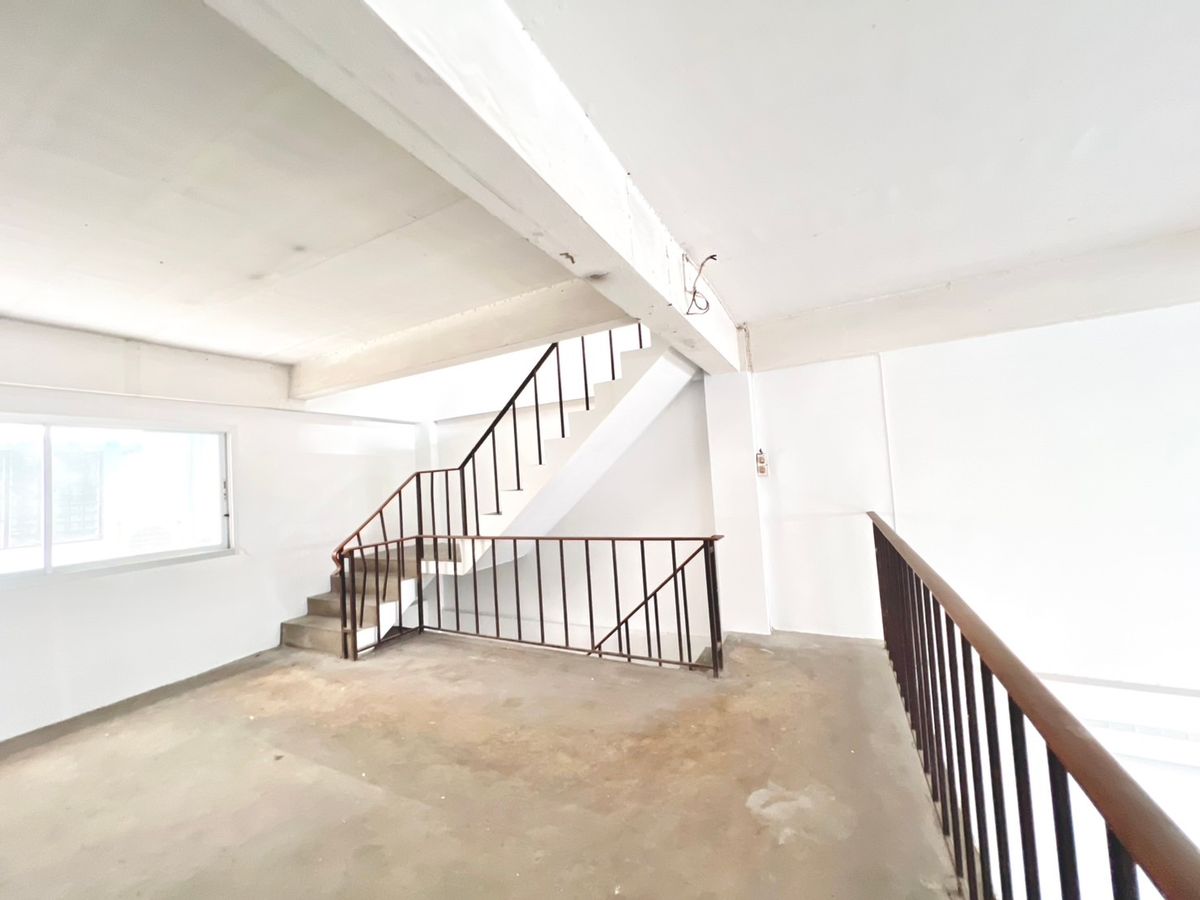 For SaleShop HouseRathburana, Suksawat : 4.5 -storey commercial building for sale, Soi Suksawat 6, Chom Thong District, Bangkok, near Na Nimit Temple