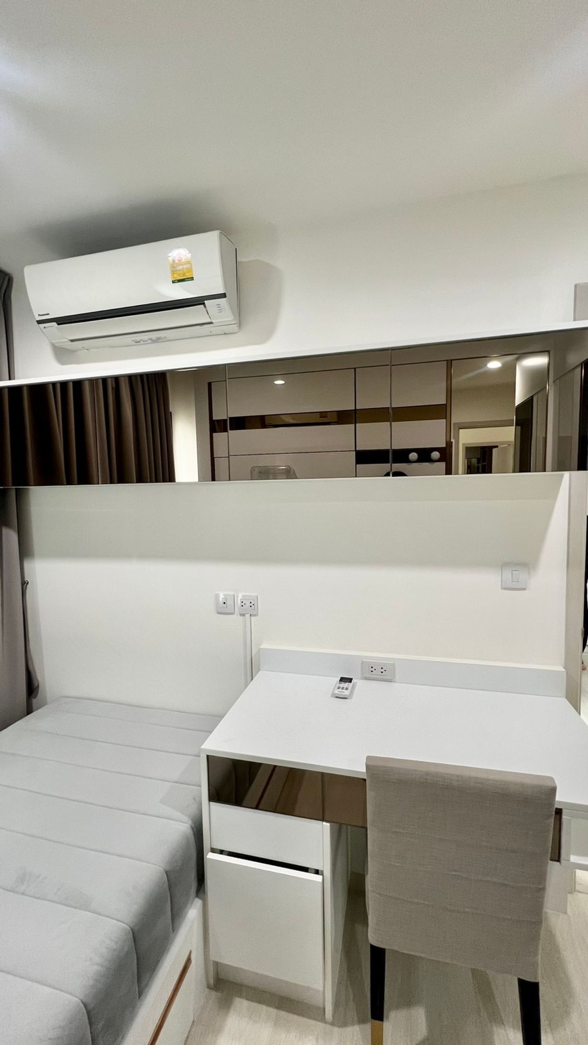 CondoRama9, Petchburi, RCA : Urgent sale, very cheap price. Life Asoke 2bedrroms 2bathrooms - North, sunny, quiet, quiet, corner room, MRT, Phetchaburi and APL.