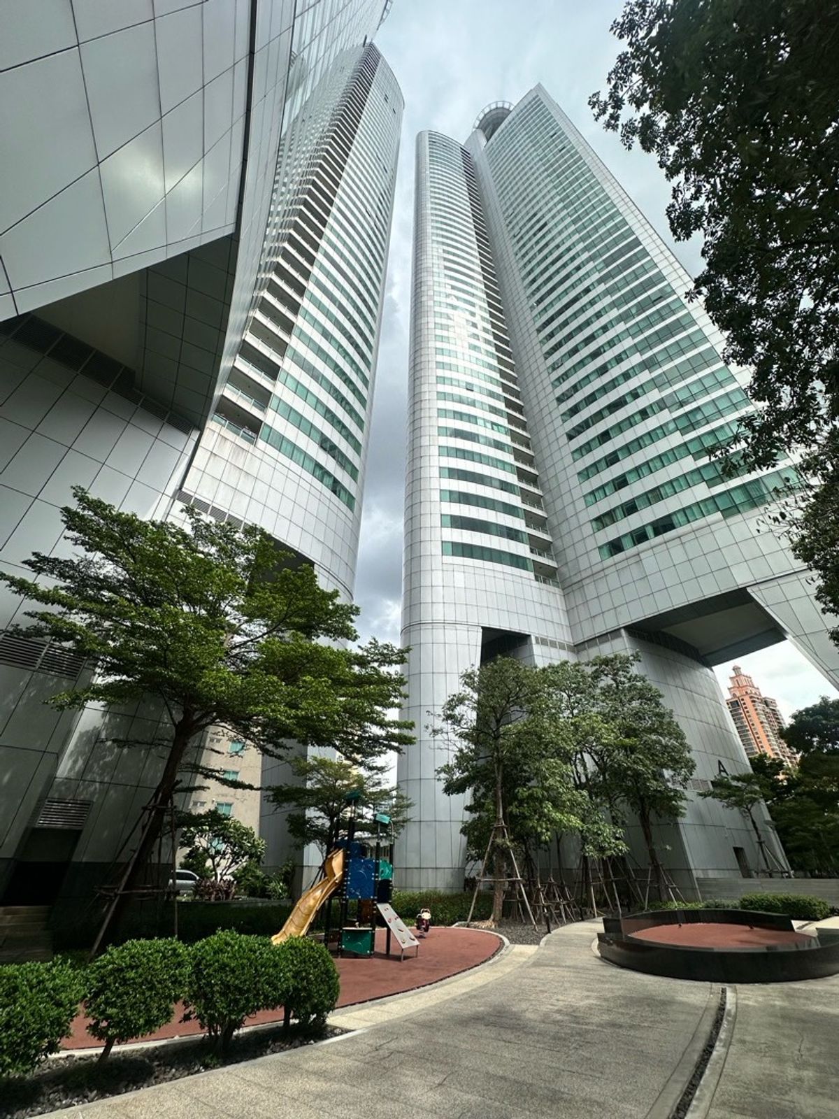 ขายคอนโดสุขุมวิท อโศก ทองหล่อ : ขายด่วน!! ต่ำกว่าตลาด MILLENNIUM RESIDENCE-67 Sqm. 
