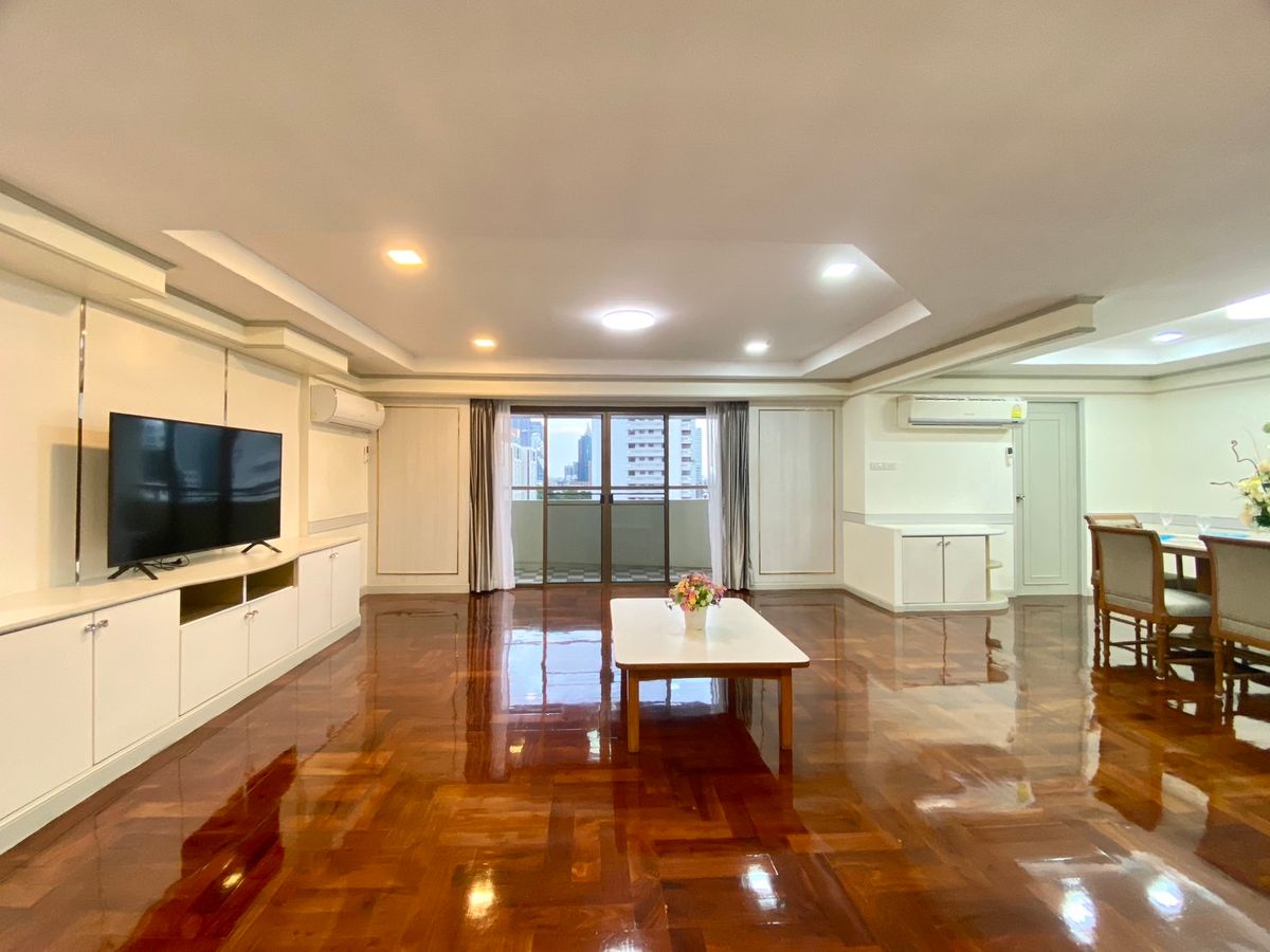 For RentSukhumvit, Asoke, Thonglor : ✨ Luxury 3-Bedroom, 4-Bathroom Condo – 280 sq.m. Spacious Living in the Heart of the City, Steps from BTS Phrom Phong, Fully Equipped with Premium Amenities