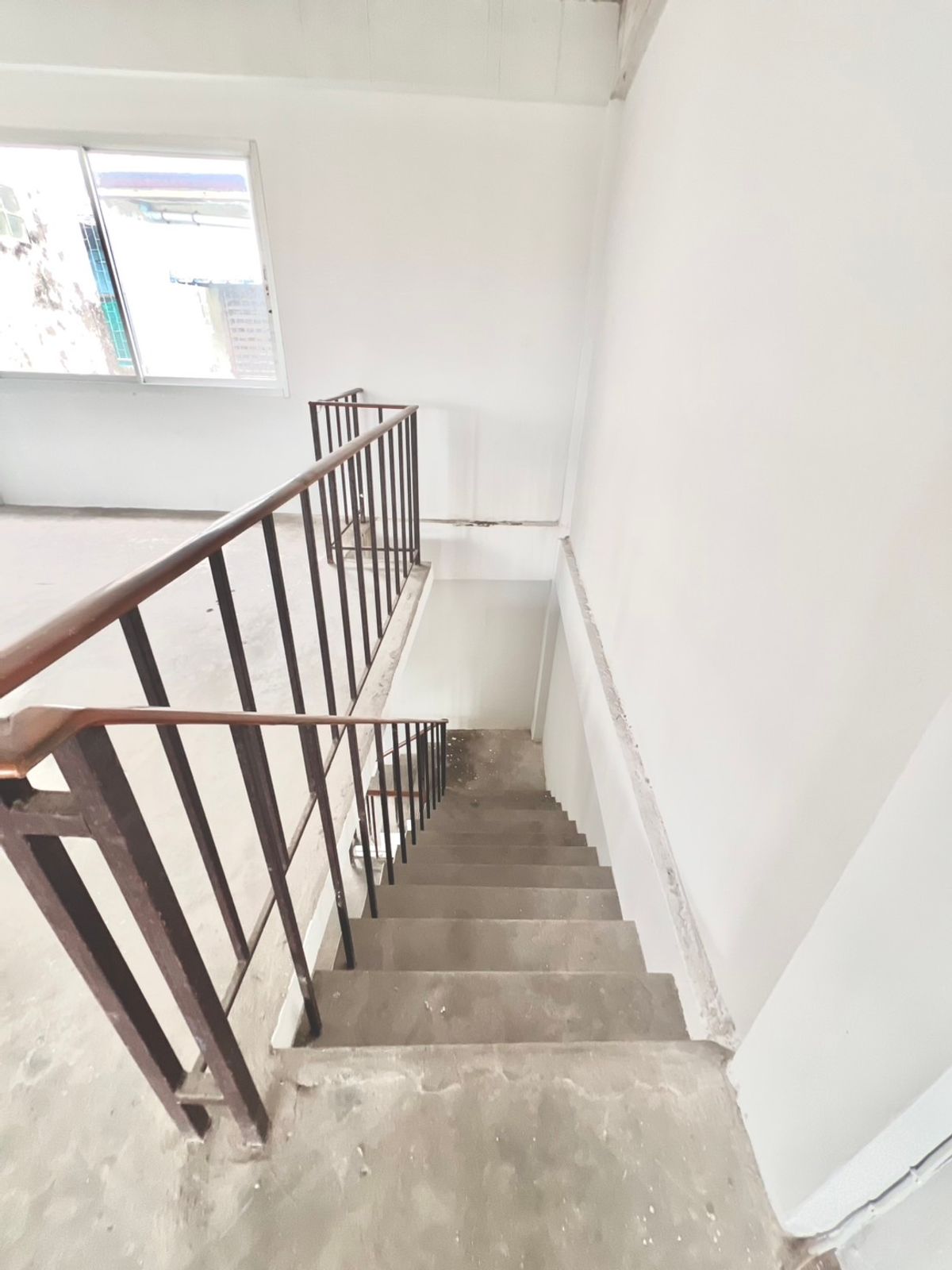 For SaleShop HouseRathburana, Suksawat : 4.5 -storey commercial building for sale, Soi Suksawat 6, Chom Thong District, Bangkok, near Na Nimit Temple