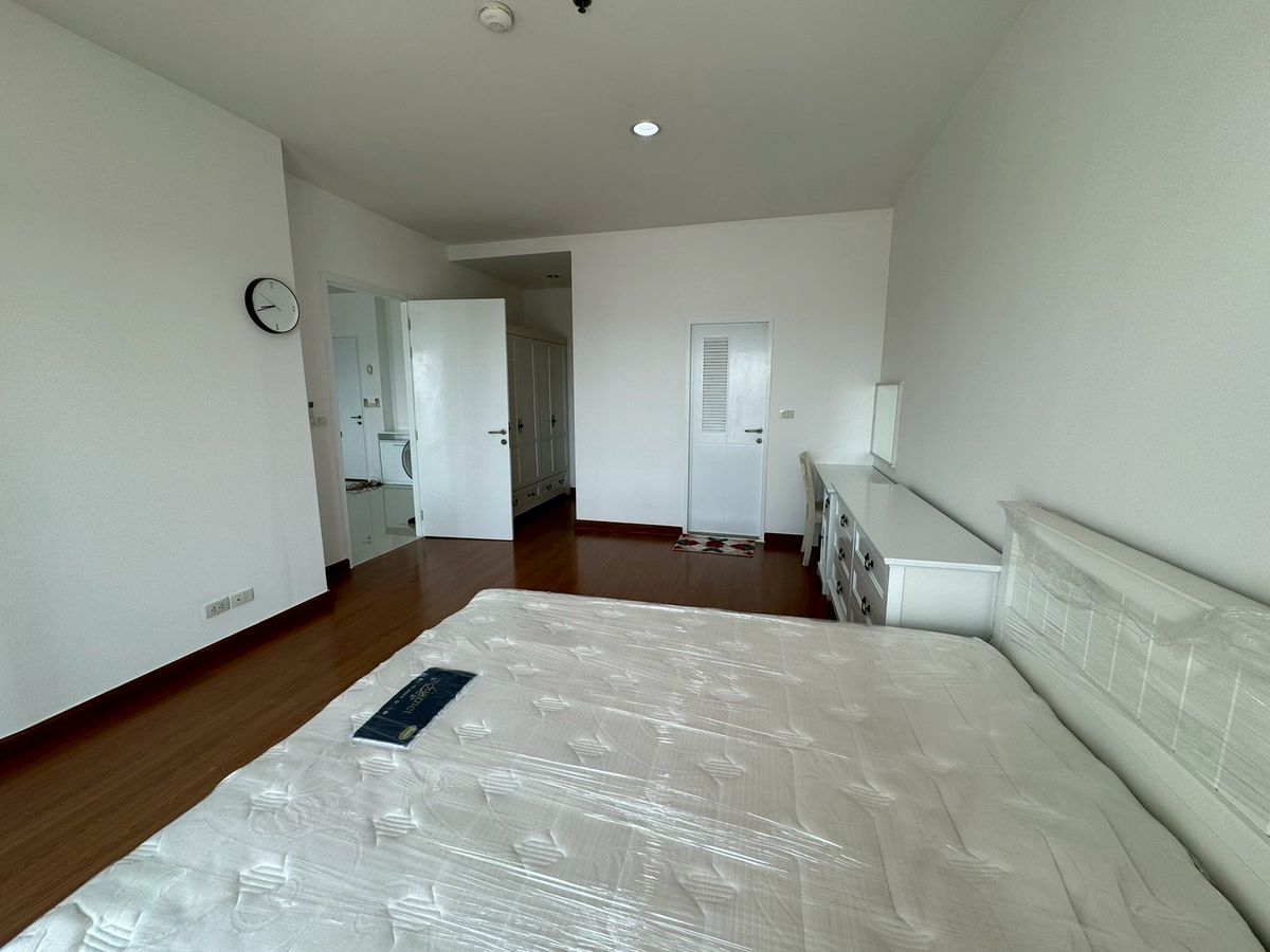 For RentCondoPattanakan, Srinakarin : Available for rent, size 133 sqm. The Four Wing Residence, 3 bedrooms, 3 bathrooms.