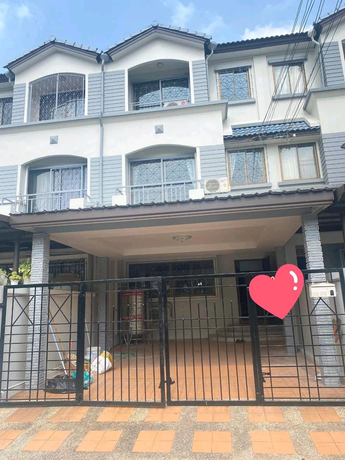 For RentTownhomeOnnut, Udomsuk : บ้านคือ 32,000 บาท  ขอเฟอร์เพิ่มได้
4 ห้องนอน 3 ห้องน้ำ 3 ชั้นที่จอดรถ 1 แห่งด้านหน้าของบ้านรั้วรถ 1 คัน Sukhumvit 77 ถนน
สนใจติดต่อ คุณเนย 0938563451
Line / WhatsApp 