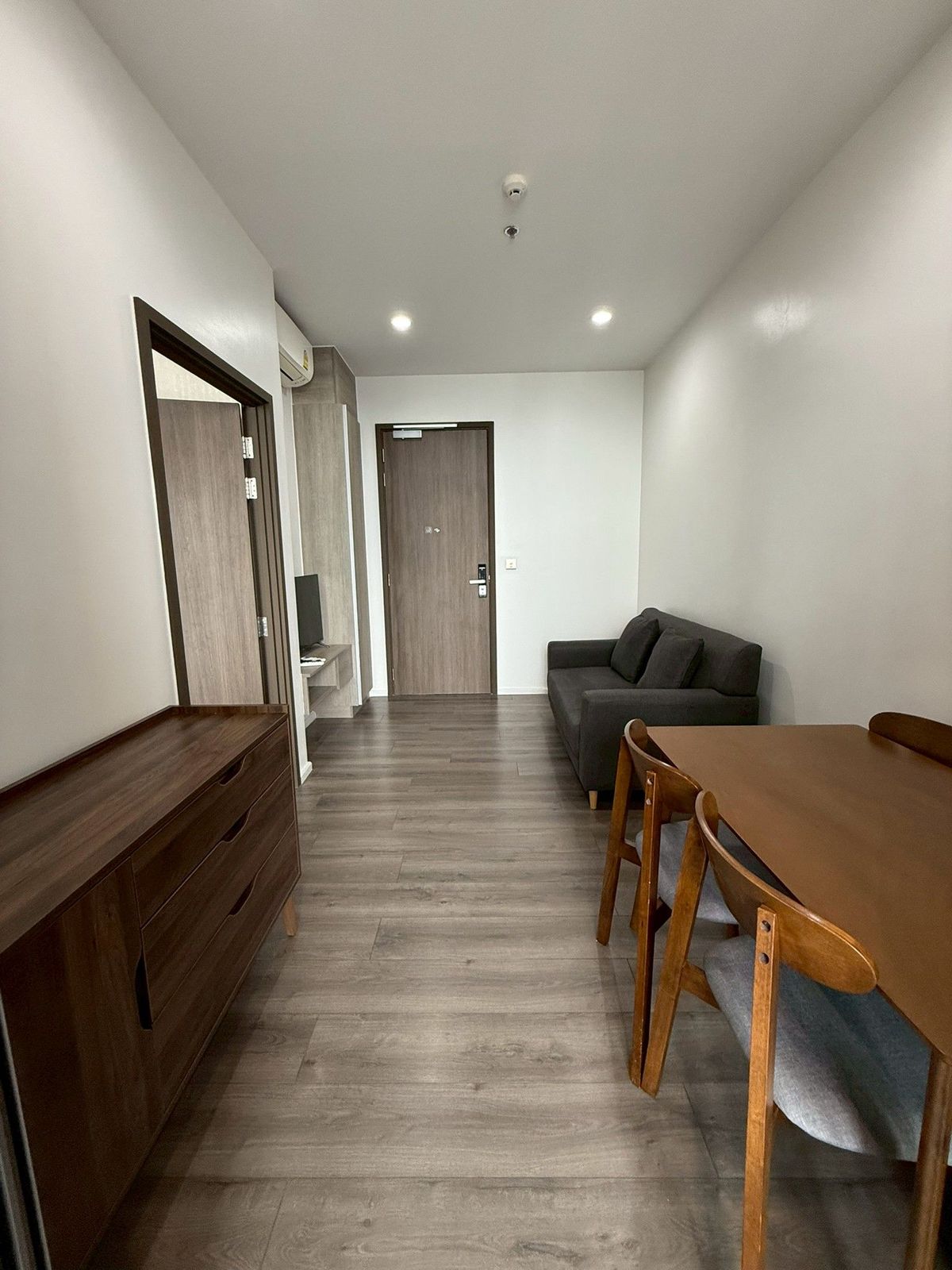 ให้เช่าคอนโดอ่อนนุช อุดมสุข : For Rent: Whizdom Essence Sukhumvit, Close to True Digital Park ( BTS ปุณณวิถี)(Rt-01)