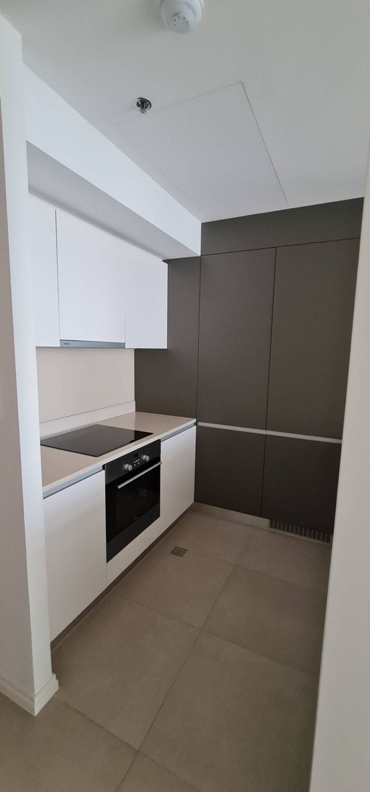 ขายคอนโดวงเวียนใหญ่ เจริญนคร : Brand-new unit with stunning river view, south-facing with cool breeze, Ready for sale.