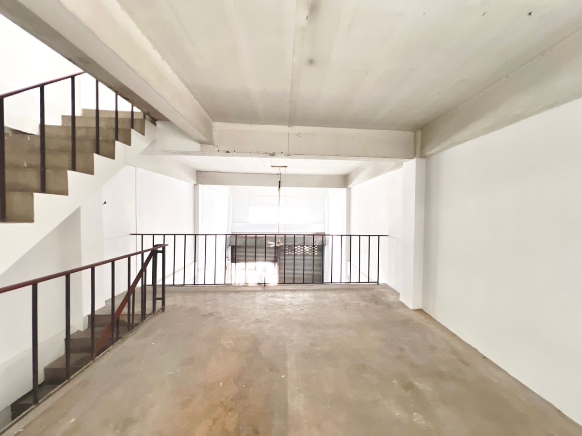 For SaleShop HouseRathburana, Suksawat : 4.5 -storey commercial building for sale, Soi Suksawat 6, Chom Thong District, Bangkok, near Na Nimit Temple