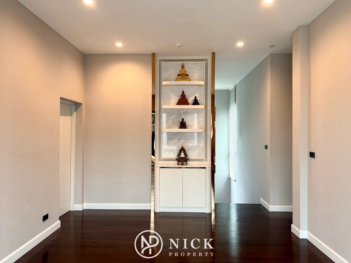 For SaleHouseRama5, Ratchapruek, Bangkruai : Bangkok Boulevard Signature Sathorn - Pinklao: Luxury Class Modern Colonnade Bangkok Boulevard Signature Luxury House behind Club House The heart of Ratchapruek The best home position in the project Beautifully decorated with special price