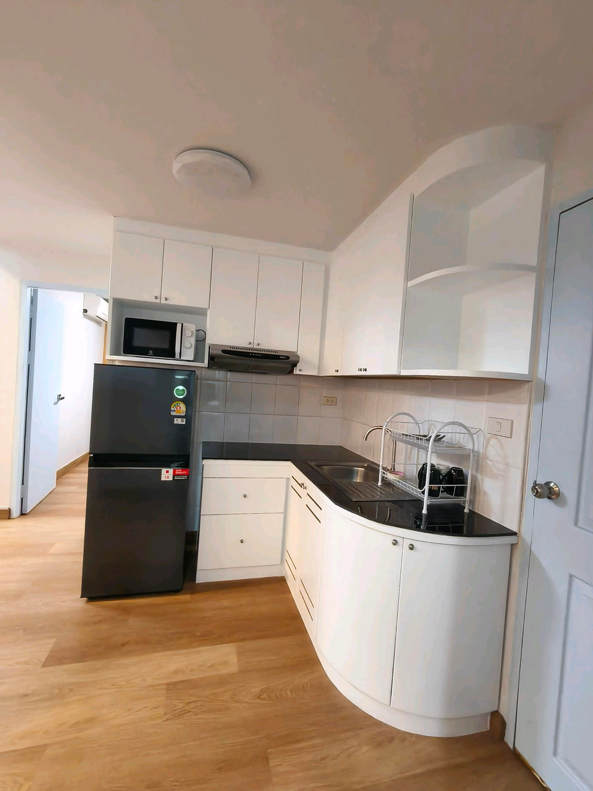 ขายคอนโดบางนา แบริ่ง ลาซาล : ขายคอนโด  2 ห้องนอน พร้อมที่จอดรถประจำใต้อาคาร