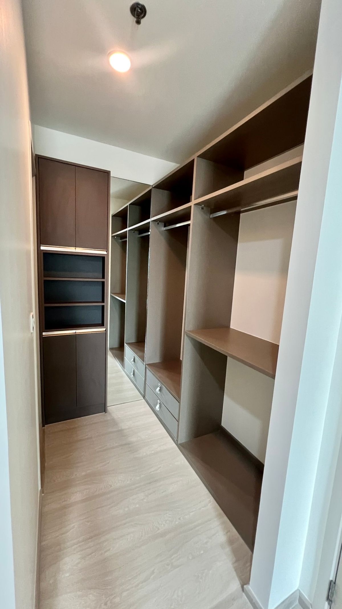 CondoRama9, Petchburi, RCA : Urgent sale, very cheap price. Life Asoke 2bedrroms 2bathrooms - North, sunny, quiet, quiet, corner room, MRT, Phetchaburi and APL.