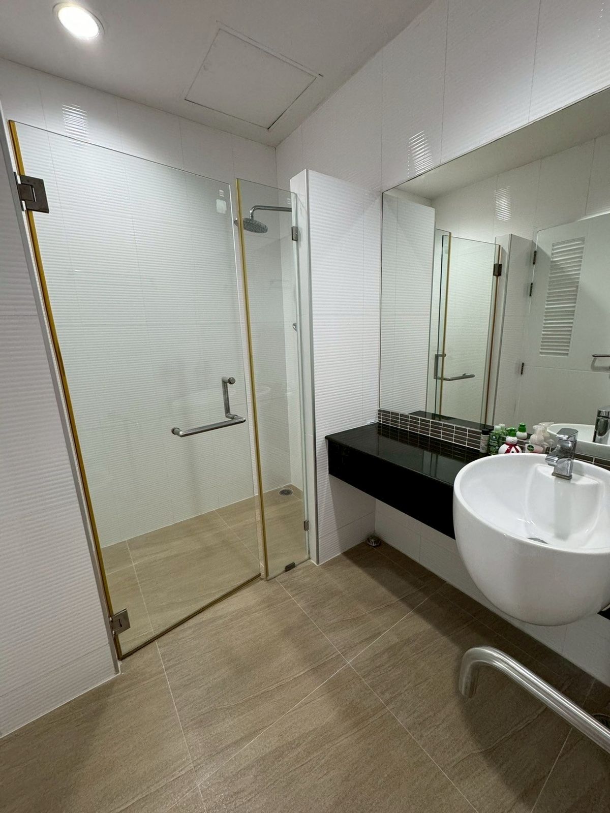 For RentCondoPattanakan, Srinakarin : Available for rent, size 133 sqm. The Four Wing Residence, 3 bedrooms, 3 bathrooms.