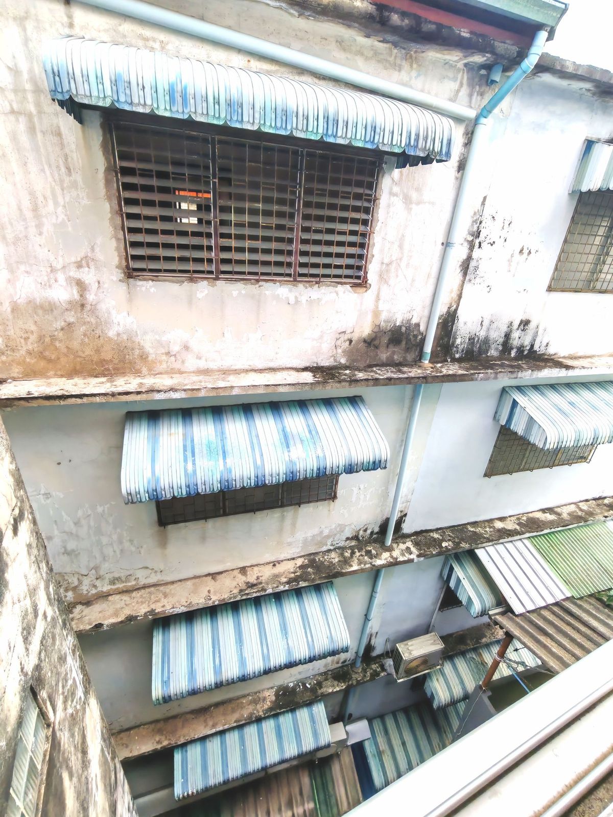 For SaleShop HouseRathburana, Suksawat : 4.5 -storey commercial building for sale, Soi Suksawat 6, Chom Thong District, Bangkok, near Na Nimit Temple