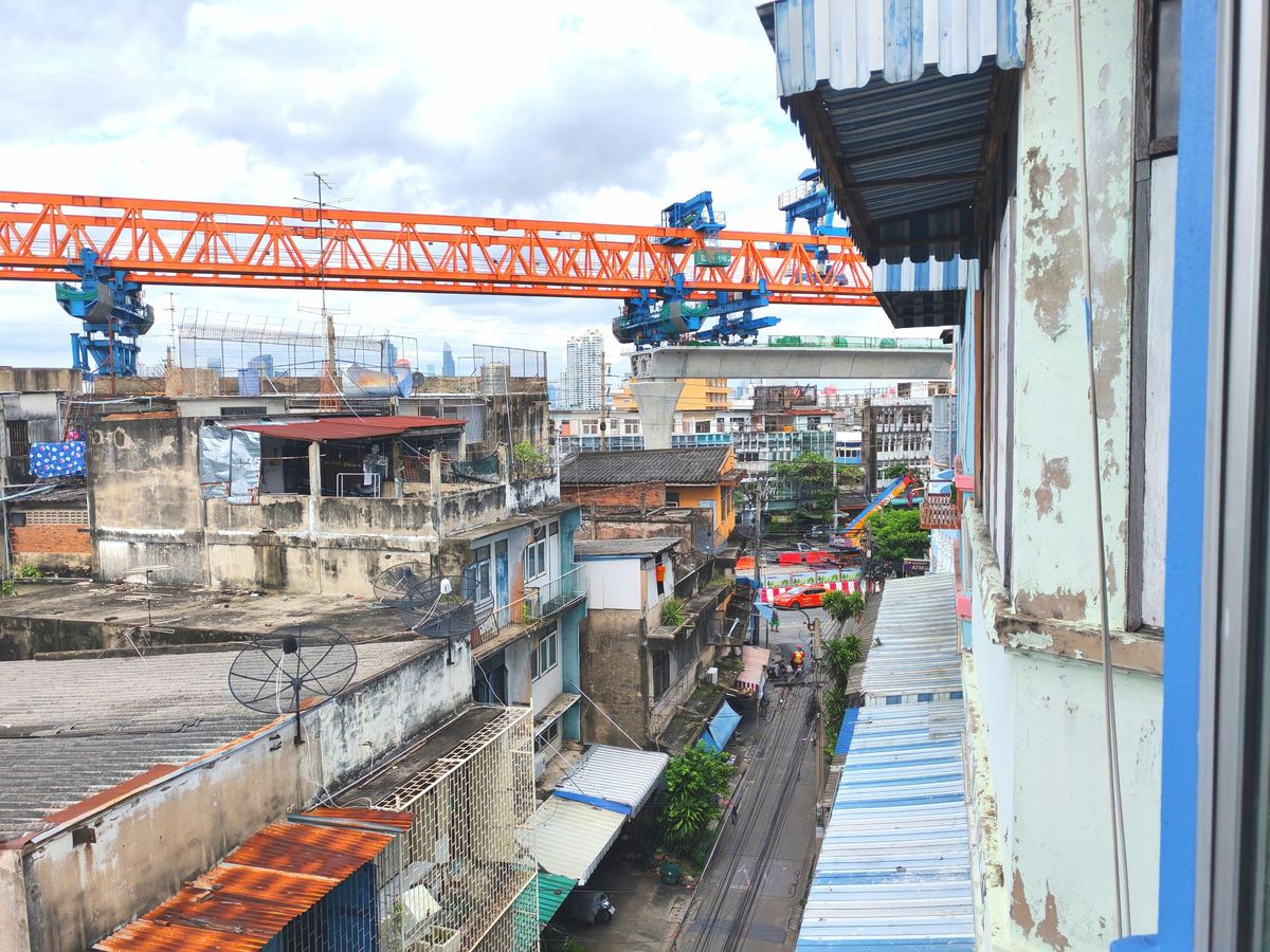 For SaleShop HouseRathburana, Suksawat : 4.5 -storey commercial building for sale, Soi Suksawat 6, Chom Thong District, Bangkok, near Na Nimit Temple