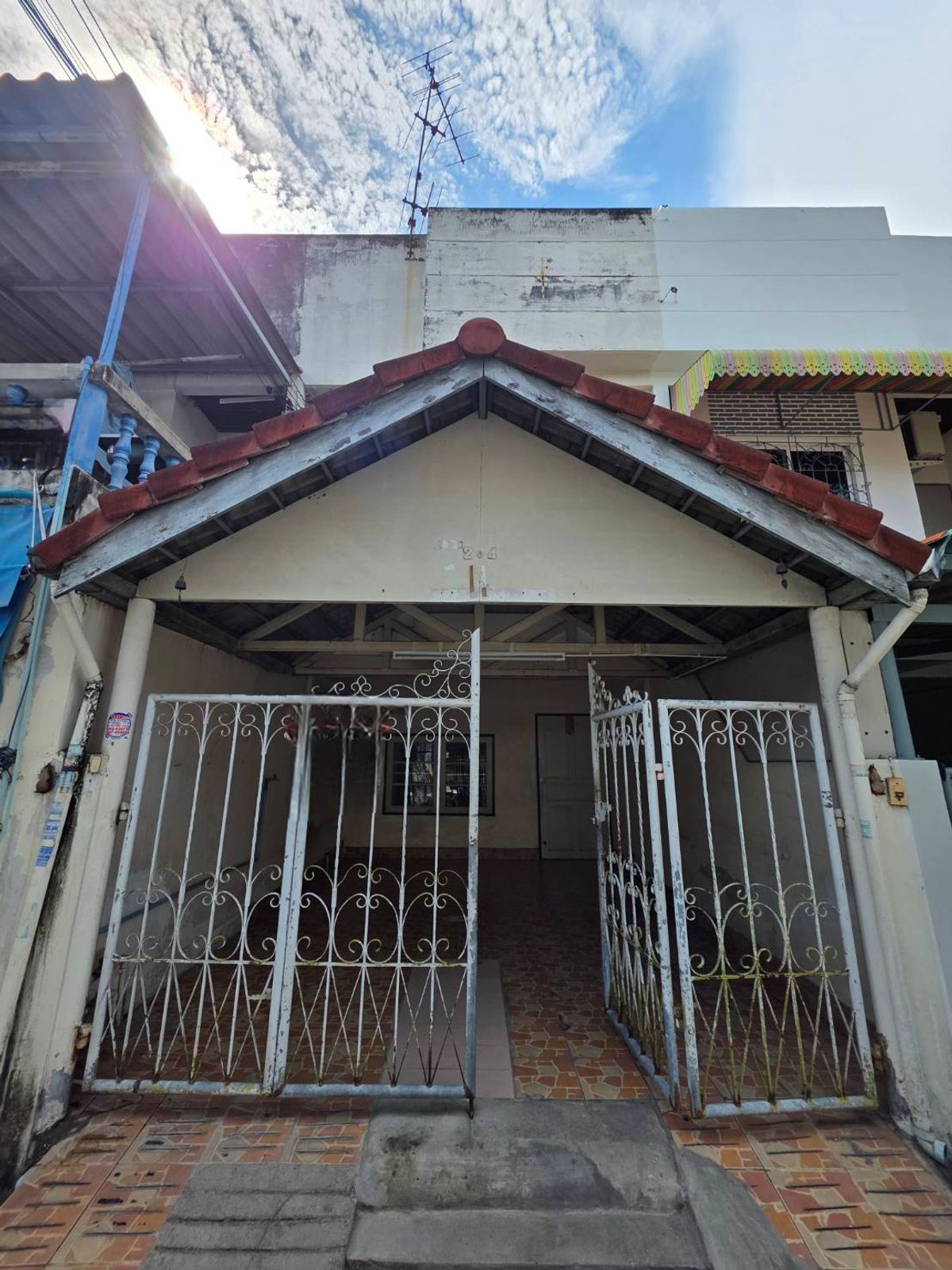 For RentTownhomeBangna, Bearing, Lasalle : Rent a townhouse zone - Bangna, near Bang Na Intersection Market, only 3 minutes