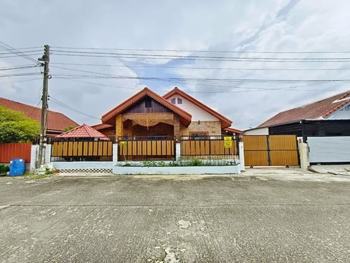 ให้เช่าบ้านปทุมธานี รังสิต ธรรมศาสตร์ : ตลาดชัชวาล คลอง 7 4.4 กม. วัดดอนใหญ่ 200ม. ให้เช่าคฤหาสน์ รีโนเวทใหม่ 62ตร.วา.242ตร.ม. 3นอน 3 น้ำ ธัญญบุรี ลำลูกกา คลอง 8