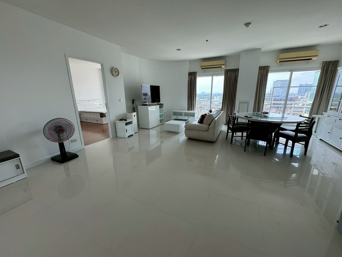 For RentCondoPattanakan, Srinakarin : Available for rent, size 133 sqm. The Four Wing Residence, 3 bedrooms, 3 bathrooms.