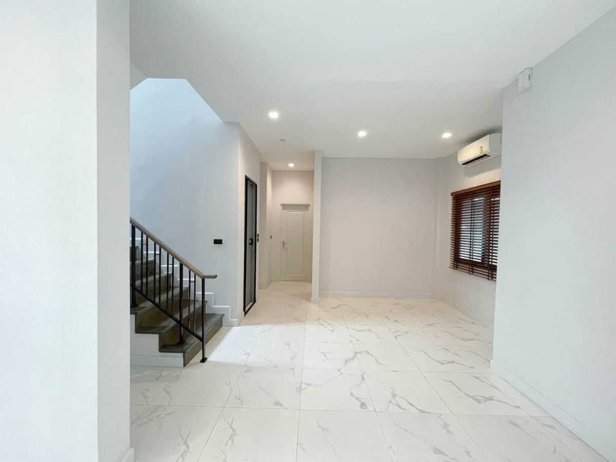 🐰🥨🤍ด่วน ให้เช่า บ้านเดี่ยวใกล้ 急租!房屋靠近 Central Westville | Bangkok Boulevard พระราม 5  Loading...