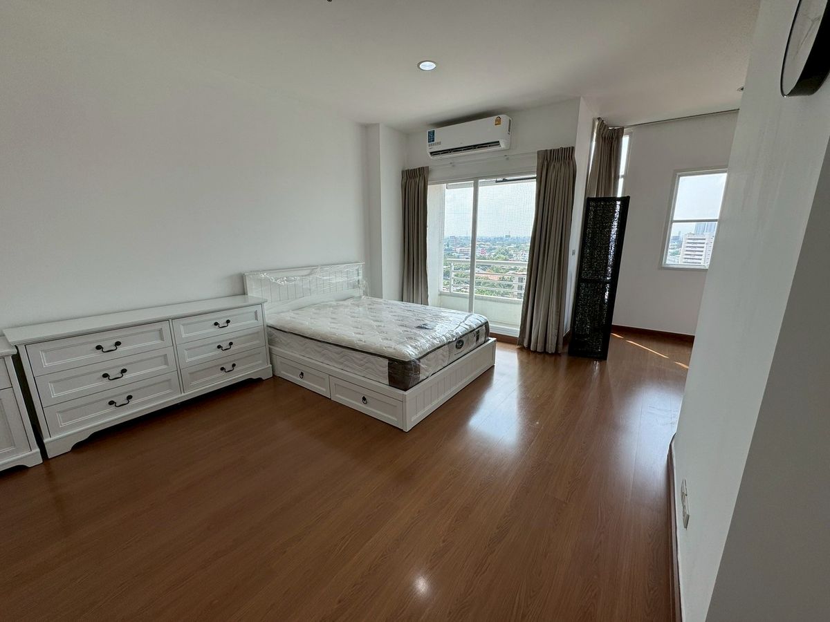 For RentCondoPattanakan, Srinakarin : Available for rent, size 133 sqm. The Four Wing Residence, 3 bedrooms, 3 bathrooms.