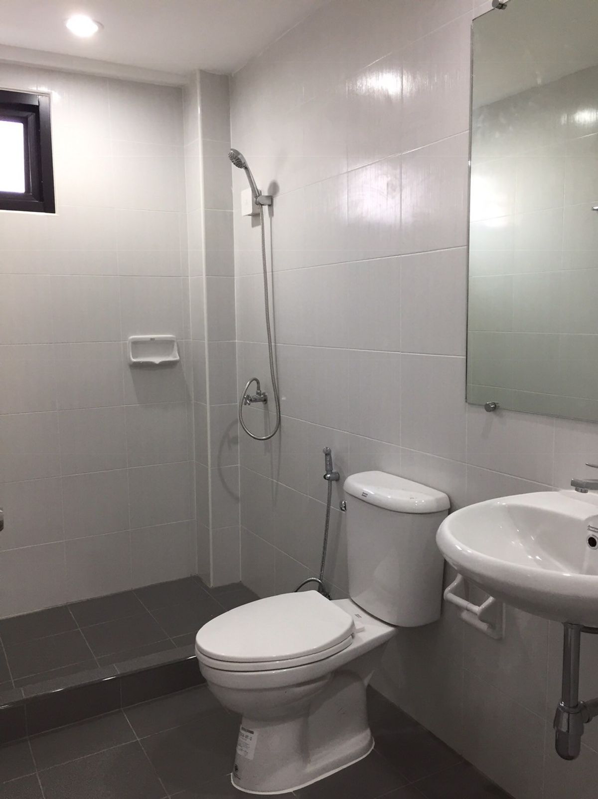 ให้เช่าอาคารพาณิชย์พัฒนาการ ศรีนครินทร์ : ตึกแถวให้เช่า 📍 ปากซอยอ่อนนุช 47 📍 ติดถนนอ่อนนุช 4 ชั้น เดินทางสะดวก ใกล้สี่แยกศรีนุช