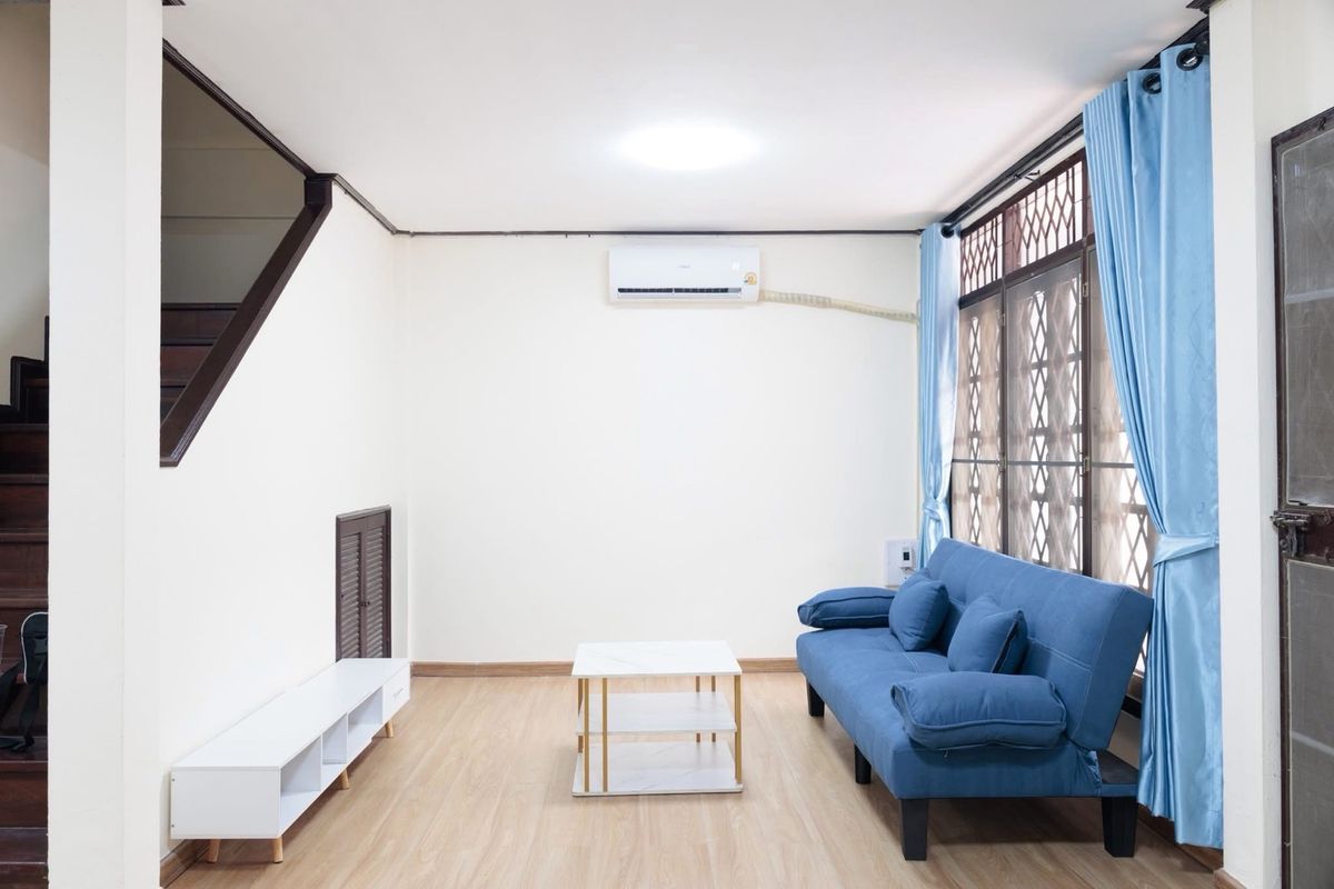 ให้เช่าทาวน์โฮมรัชดา ห้วยขวาง : บ้านtown house 2 ชั้น / 4 ห้องนอน 2 ห้องน้ำ /35,000