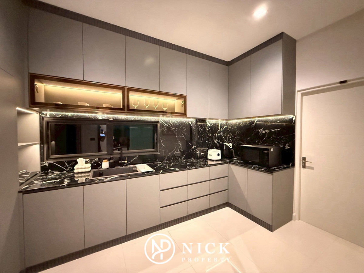 For SaleHouseRama5, Ratchapruek, Bangkruai : Bangkok Boulevard Signature Sathorn - Pinklao: Luxury Class Modern Colonnade Bangkok Boulevard Signature Luxury House behind Club House The heart of Ratchapruek The best home position in the project Beautifully decorated with special price