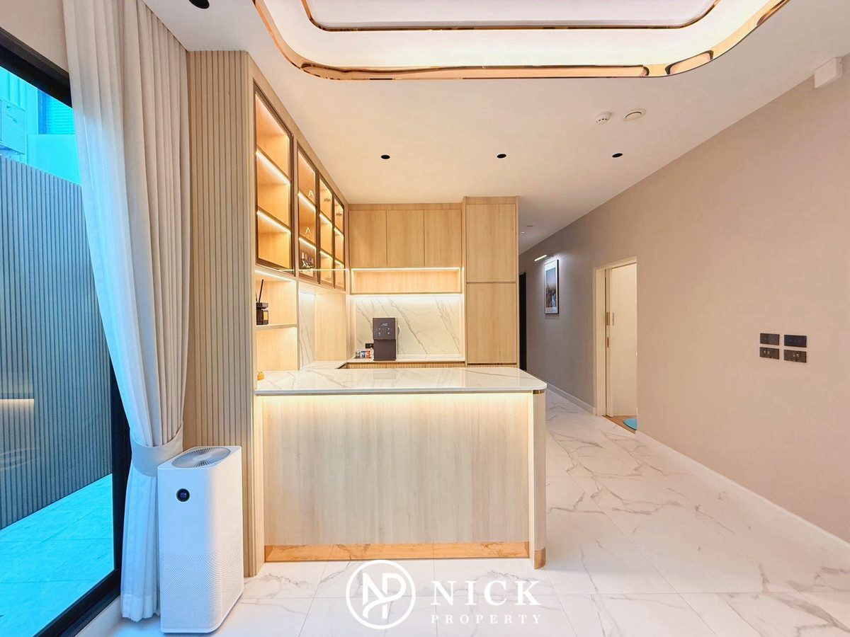 For SaleHouseRama5, Ratchapruek, Bangkruai : Bangkok Boulevard Signature Sathorn - Pinklao: Luxury Class Modern Colonnade Bangkok Boulevard Signature Luxury House behind Club House The heart of Ratchapruek The best home position in the project Beautifully decorated with special price