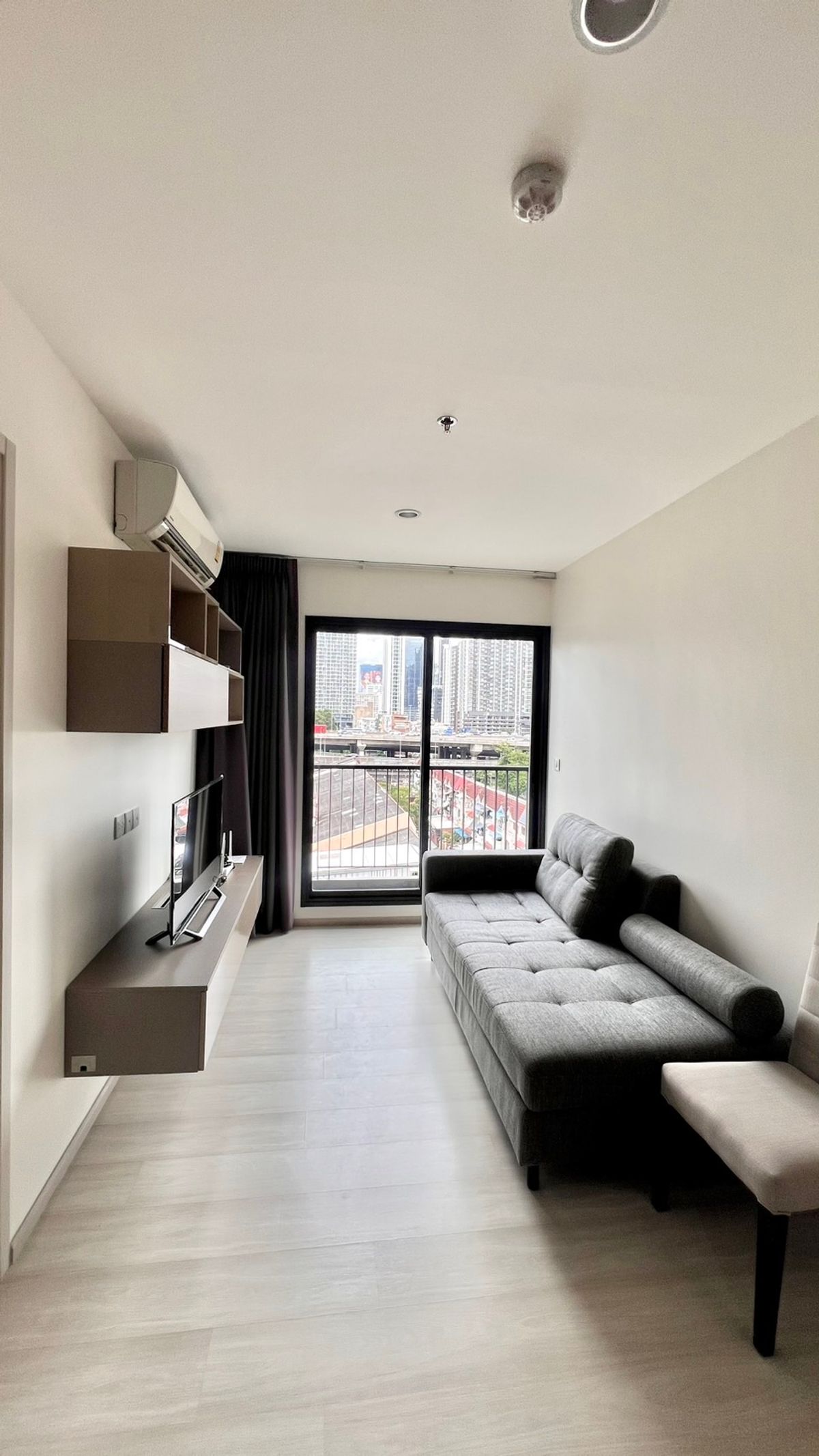 CondoRama9, Petchburi, RCA : Urgent sale, very cheap price. Life Asoke 2bedrroms 2bathrooms - North, sunny, quiet, quiet, corner room, MRT, Phetchaburi and APL.