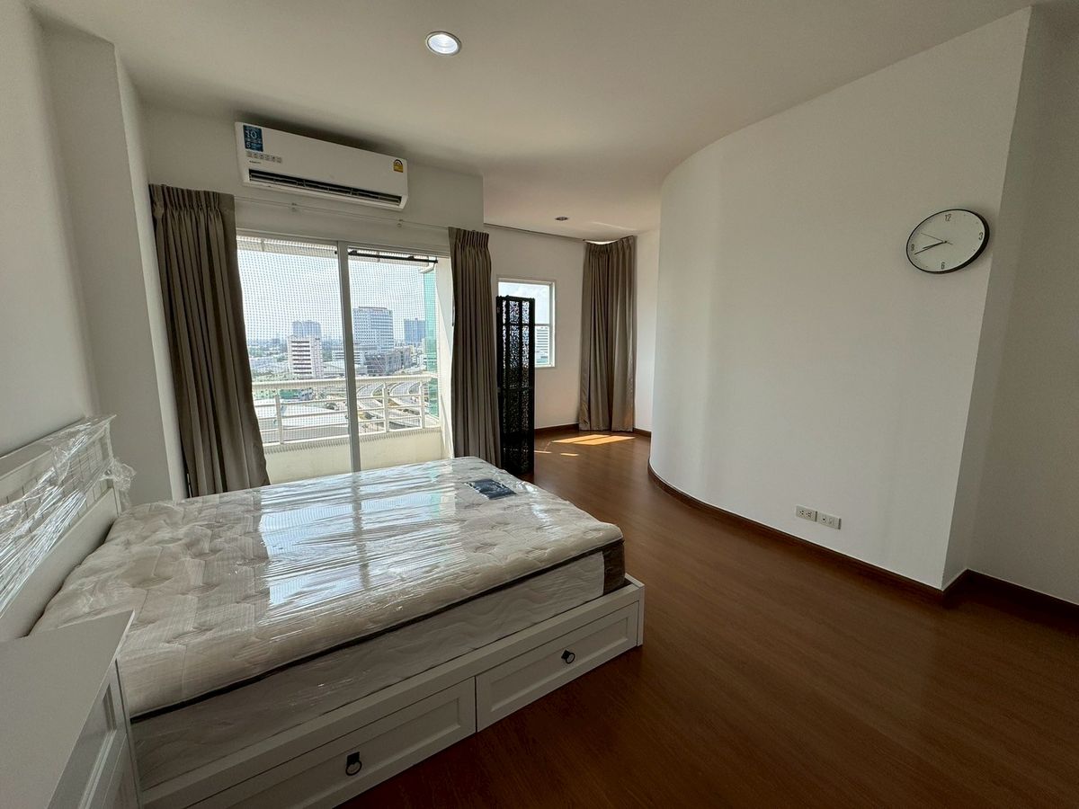 For RentCondoPattanakan, Srinakarin : Available for rent, size 133 sqm. The Four Wing Residence, 3 bedrooms, 3 bathrooms.