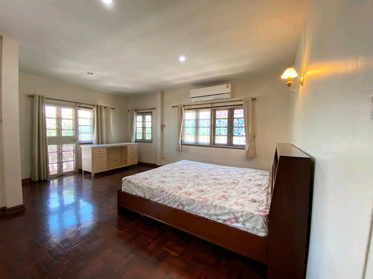 ให้เช่าบ้านสุขุมวิท อโศก ทองหล่อ : บ้านให้เช่า 45,000 บาท เดือนสุขุมวิท 77 หมู่บ้าน
ไม่มีสระน้ำ,ฟิตเนส
25 ตรม บ้านเดี่ยว
4 นอน 3 น้ำ 2 ชั้น 
2 จอดรถ
สนใจติดต่อ คุณเนย 
0938563451 
Line / WhatsApp