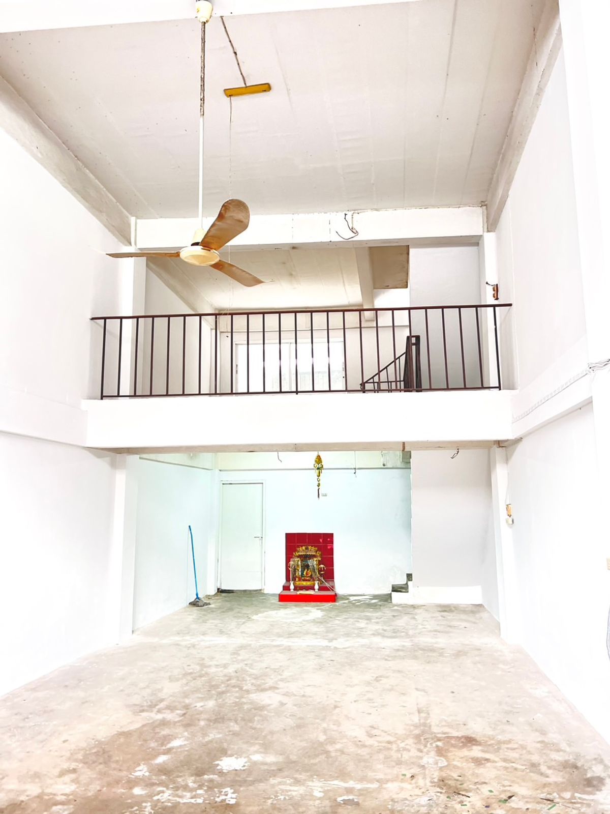 For SaleShop HouseRathburana, Suksawat : 4.5 -storey commercial building for sale, Soi Suksawat 6, Chom Thong District, Bangkok, near Na Nimit Temple