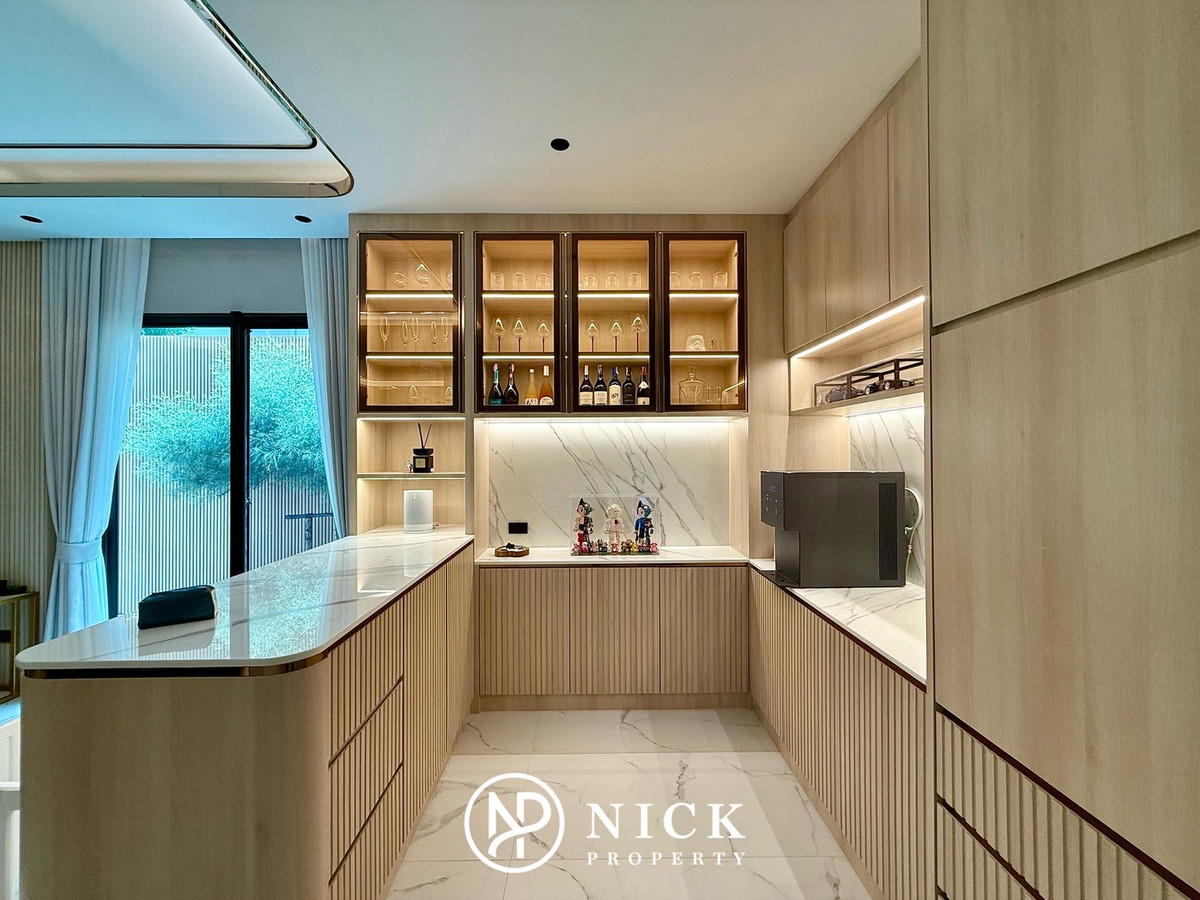 For SaleHouseRama5, Ratchapruek, Bangkruai : Bangkok Boulevard Signature Sathorn - Pinklao: Luxury Class Modern Colonnade Bangkok Boulevard Signature Luxury House behind Club House The heart of Ratchapruek The best home position in the project Beautifully decorated with special price