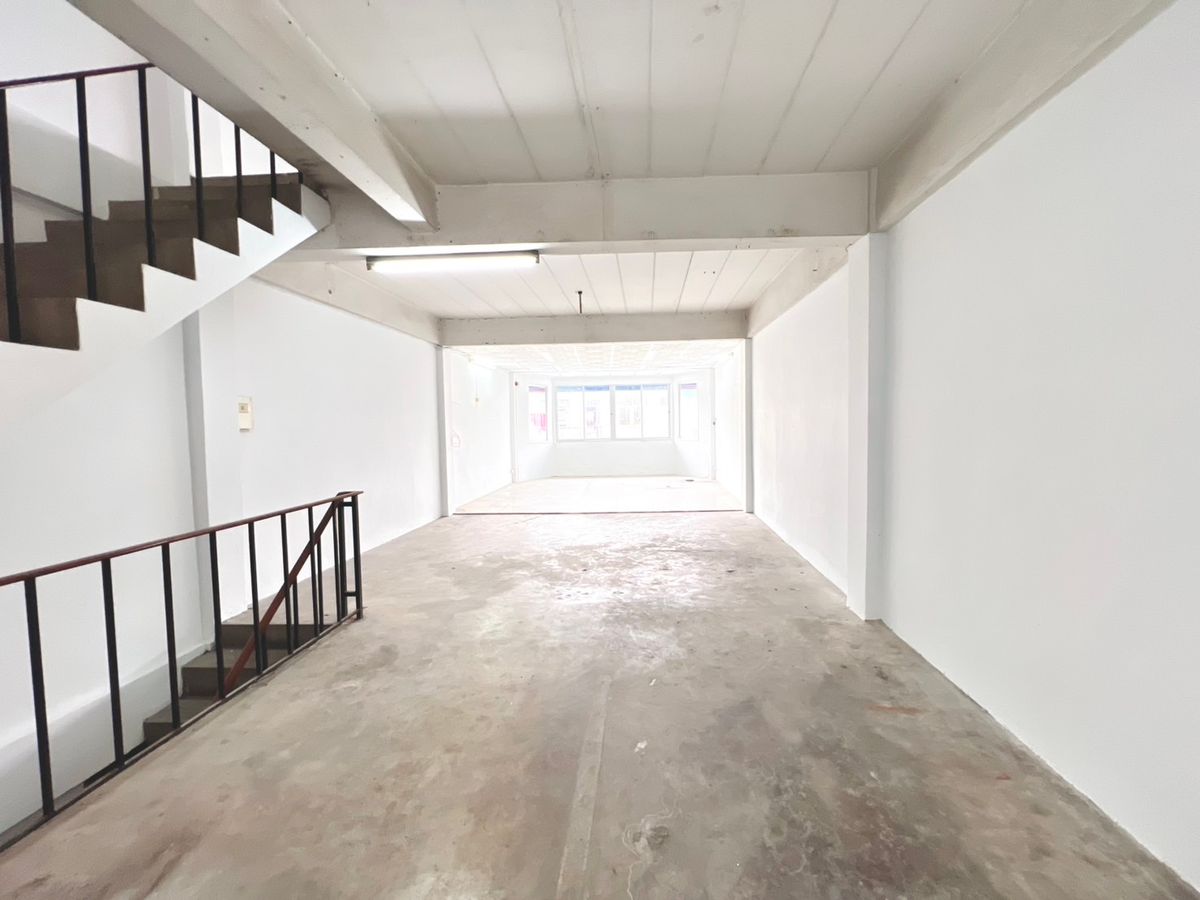 For SaleShop HouseRathburana, Suksawat : 4.5 -storey commercial building for sale, Soi Suksawat 6, Chom Thong District, Bangkok, near Na Nimit Temple