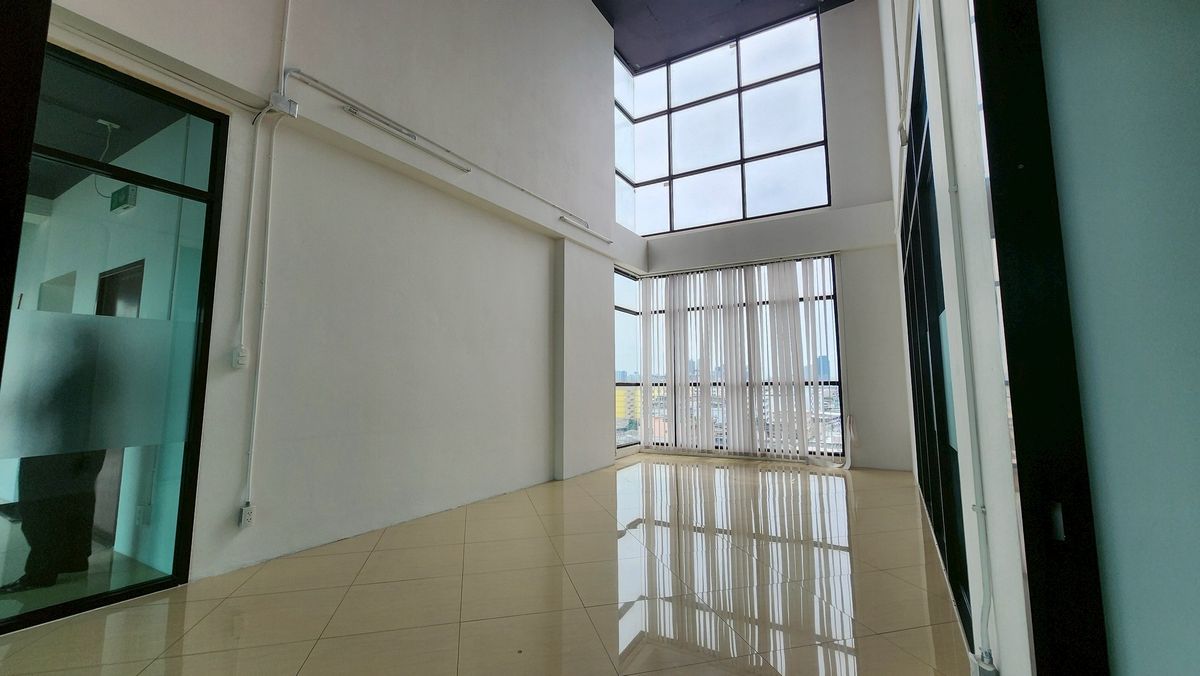 For RentOfficeSathorn, Narathiwat : Avenue, office for rent in the high -class Chan Road, lifted up !! Only 180,000.- per month