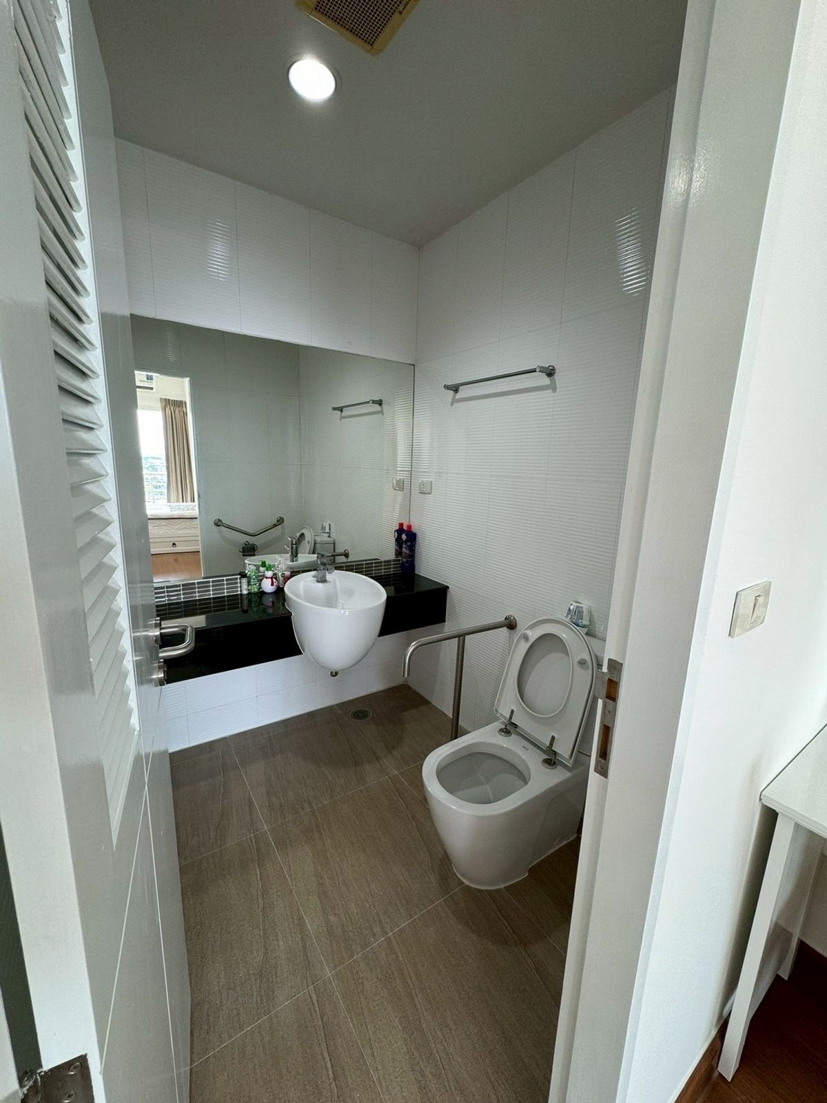 For RentCondoPattanakan, Srinakarin : Available for rent, size 133 sqm. The Four Wing Residence, 3 bedrooms, 3 bathrooms.