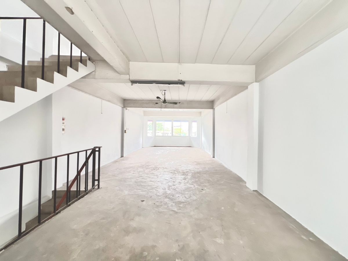 For SaleShop HouseRathburana, Suksawat : 4.5 -storey commercial building for sale, Soi Suksawat 6, Chom Thong District, Bangkok, near Na Nimit Temple