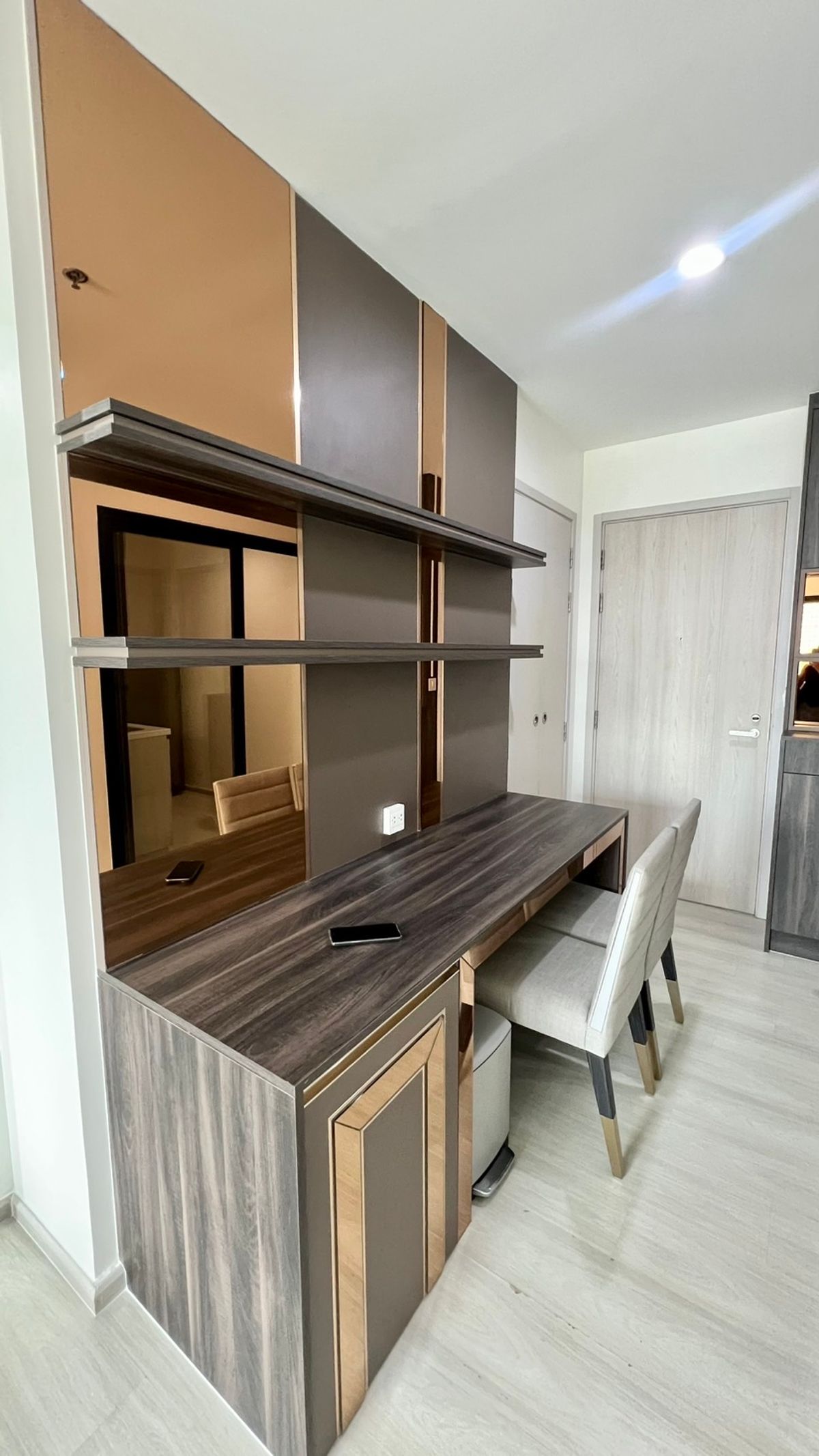 CondoRama9, Petchburi, RCA : Urgent sale, very cheap price. Life Asoke 2bedrroms 2bathrooms - North, sunny, quiet, quiet, corner room, MRT, Phetchaburi and APL.