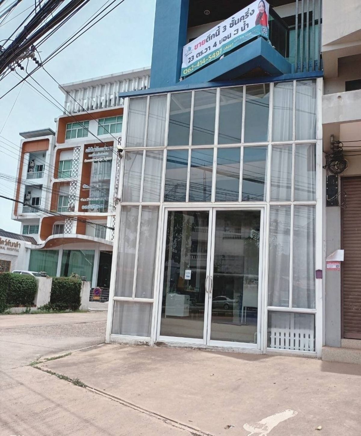 Shop HouseKorat Nakhon Ratchasima : Selling and renting commercial buildings, rim room on Thehabitat Road, Korat Opposite Grilled Chicken Sueb Siri