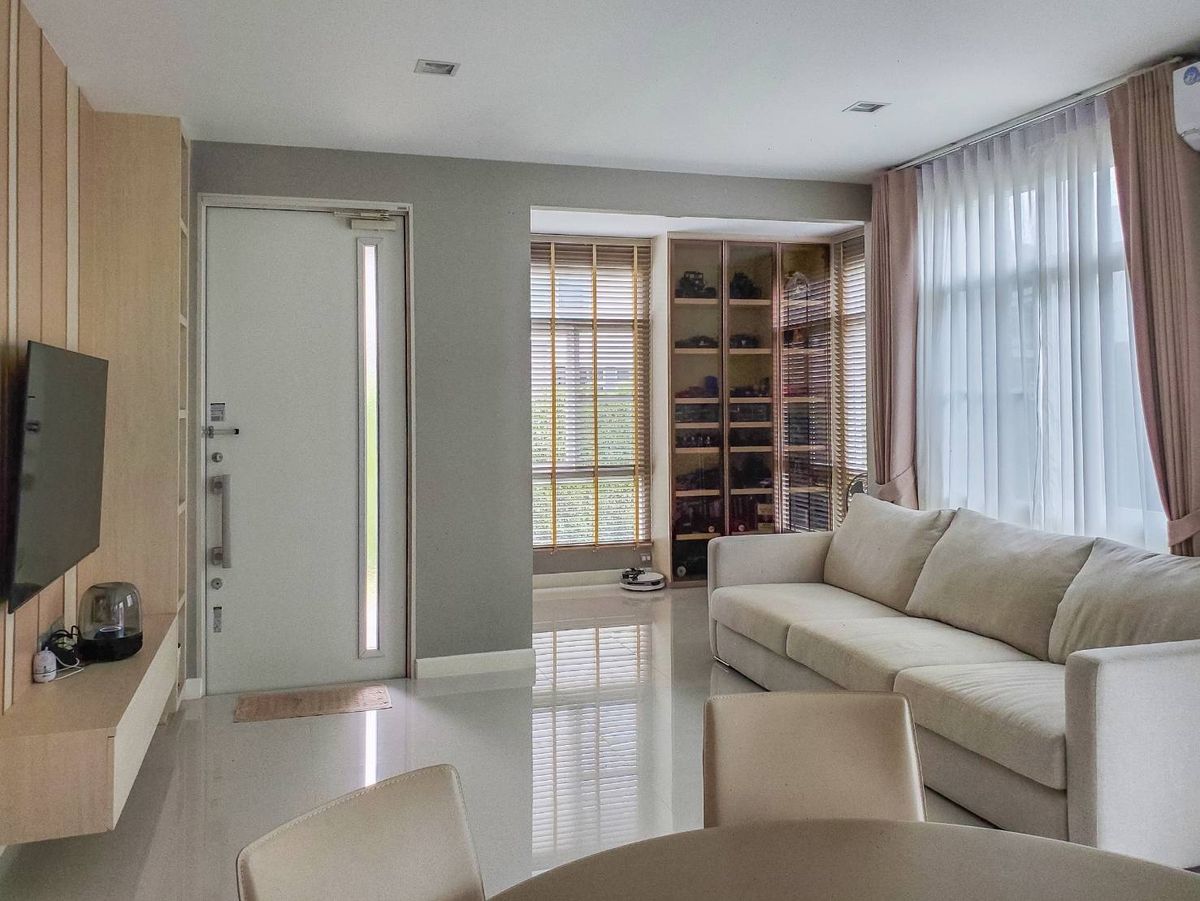 ขายบ้านลาดกระบัง สุวรรณภูมิ : ขายบ้านเดี่ยว 2 ชั้น หมู่บ้านมัณฑนา มอเตอร์เวย์-กรุงเทพกรีฑาตัดใหม่ ลาดกระบัง กรุงเทพ