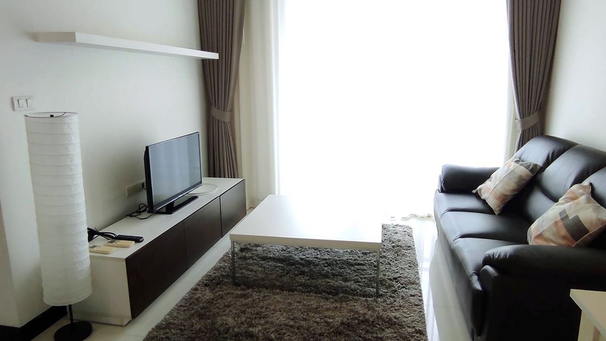 For RentCondoSukhumvit, Asoke, Thonglor : Bright - Modern 1BD 40sqm High Floor | Ready to Move In! Contact now for best deal!!! 0817010651